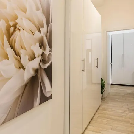 Yellow Line Apartament