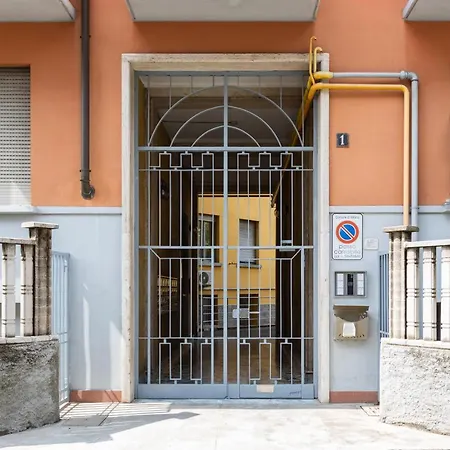 Apartament Yellow Line *