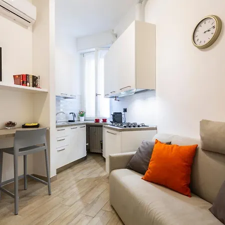 Yellow Line Apartment Milan