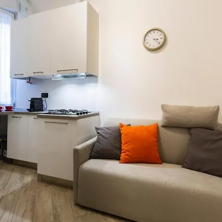 Yellow Line Apartment Milan