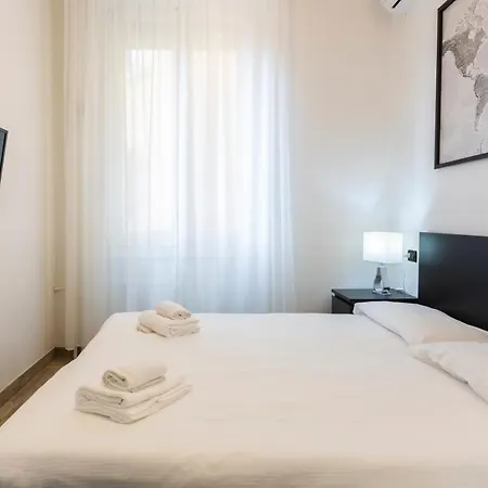 Yellow Line Apartment *